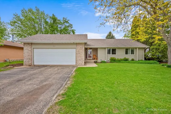 915 S 8th ST, Dekalb, IL 60115