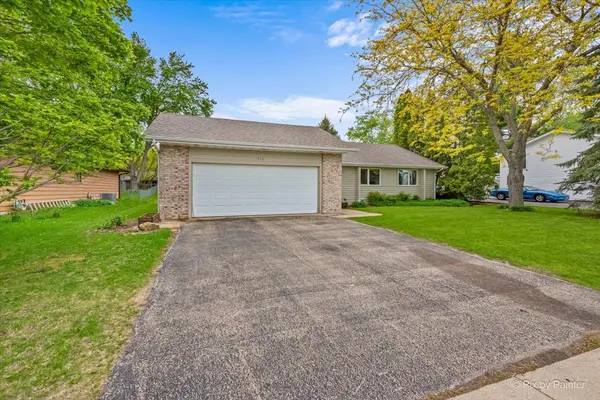 915 S 8th ST, Dekalb, IL 60115