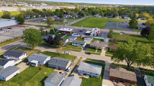 1021 Anna AVE, Machesney Park, IL 61115