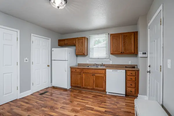 906 W 14th ST, Davenport, IA 52804