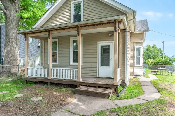 906 W 14th ST, Davenport, IA 52804