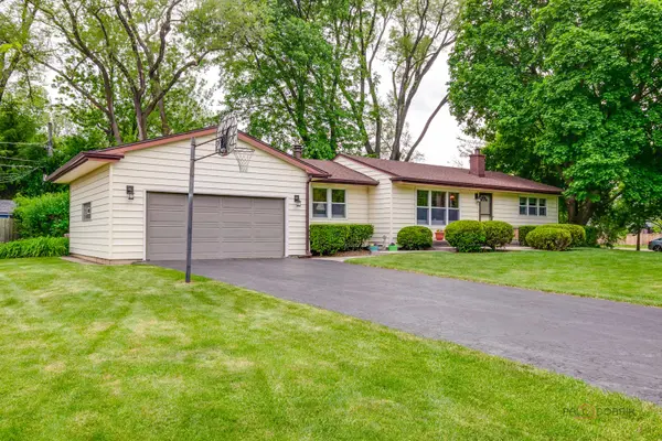 1284 Deerfield PL, Highland Park, IL 60035