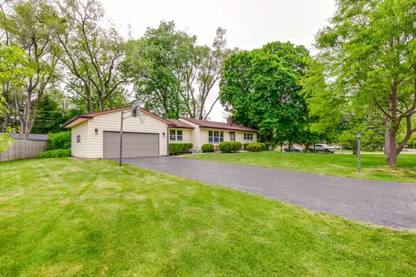 1284 Deerfield PL, Highland Park, IL 60035