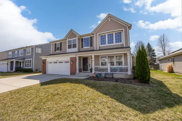 1863 Lake Bluff LN, Pingree Grove, IL 60140