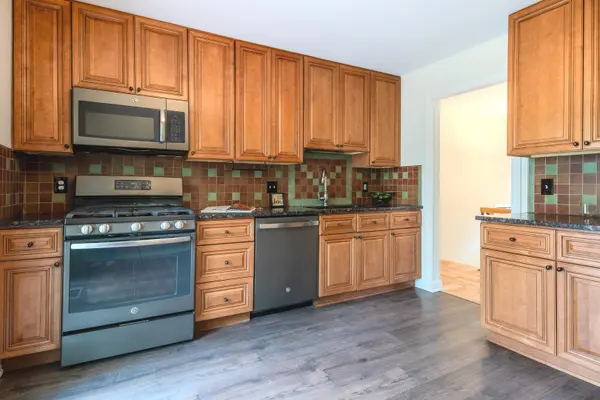 10 Cumberland CT, Cary, IL 60013