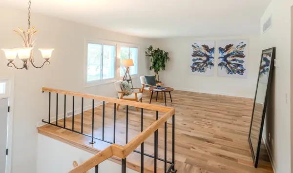 10 Cumberland CT, Cary, IL 60013