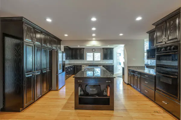 21 N Ridge RD, Lake Forest, IL 60045