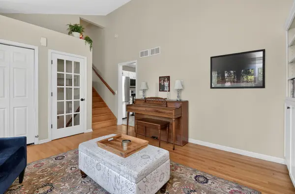 1N026 Papworth ST, Carol Stream, IL 60188