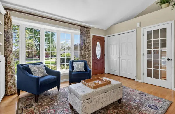 1N026 Papworth ST, Carol Stream, IL 60188