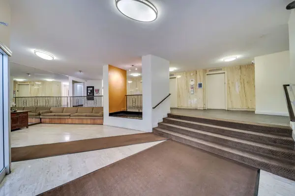 7033 N KEDZIE AVE #815, Chicago, IL 60645