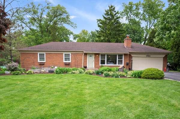 17W214 W Hillside LN, Willowbrook, IL 60527