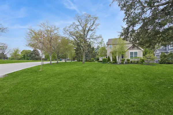 664 COUNTRY CLUB RD, Crystal Lake, IL 60014