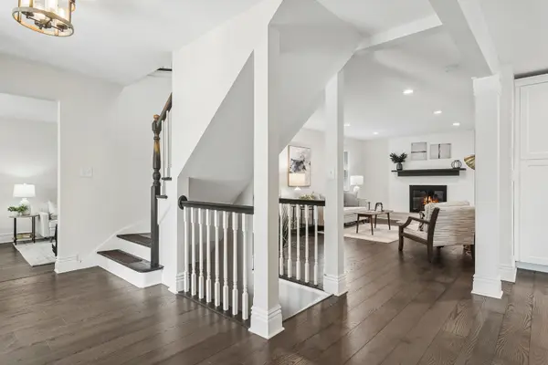 1653 N Douglas AVE, Arlington Heights, IL 60004