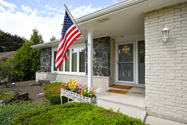 7100 Terrace DR, Downers Grove, IL 60516
