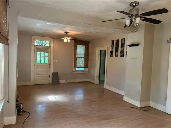 740 E 9th ST, Davenport, IA 52803