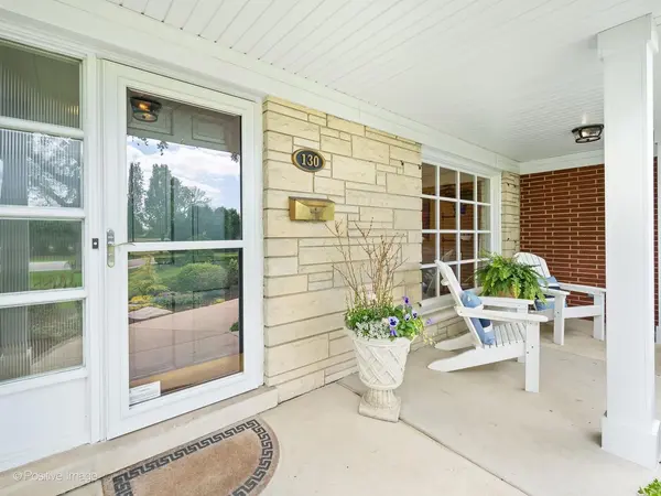130 Naperville RD, Clarendon Hills, IL 60514