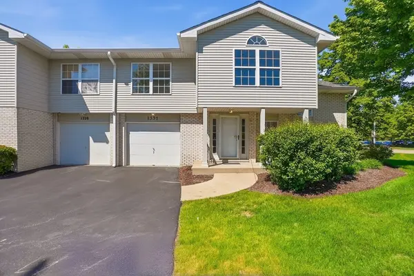 1332 Sugar CT, Naperville, IL 60563