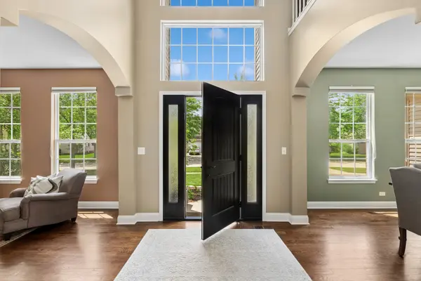 3102 Merrywell CT, Carpentersville, IL 60110
