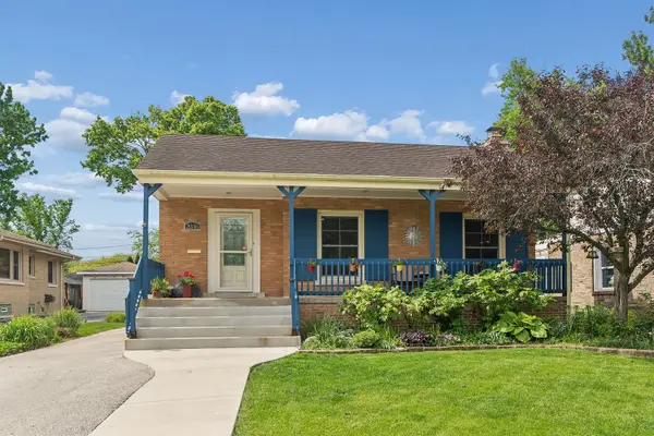 2036 Cummings LN, Flossmoor, IL 60422