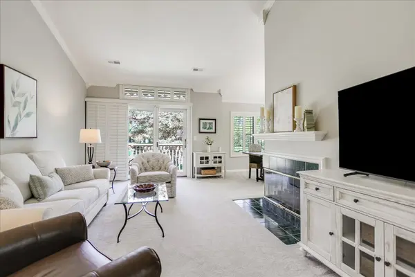 669 Golf LN #669, Lake Barrington, IL 60010