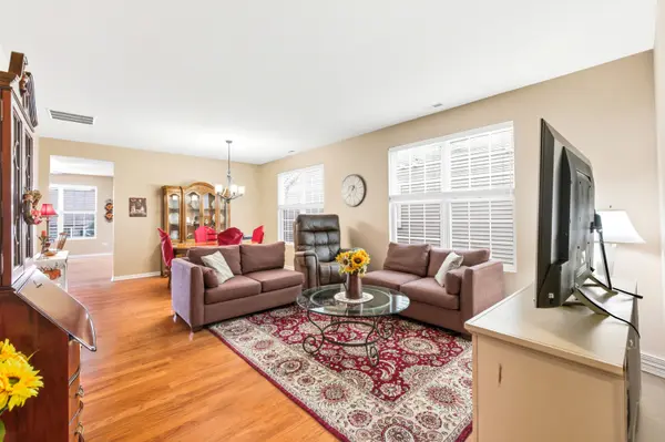 845 Butterfly Field DR, Elgin, IL 60124