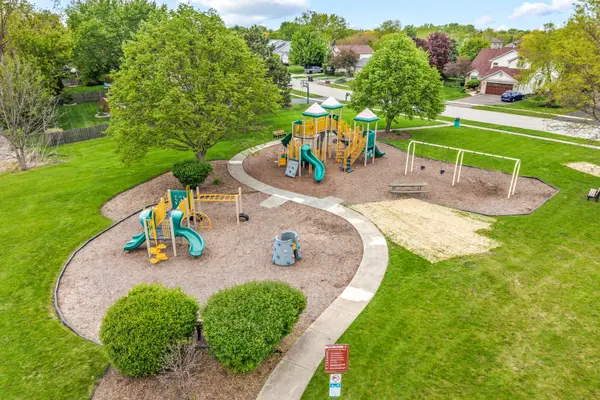 1281 TRACIE DR, Lake Zurich, IL 60047