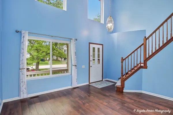 97 Bay View LN, Grayslake, IL 60030