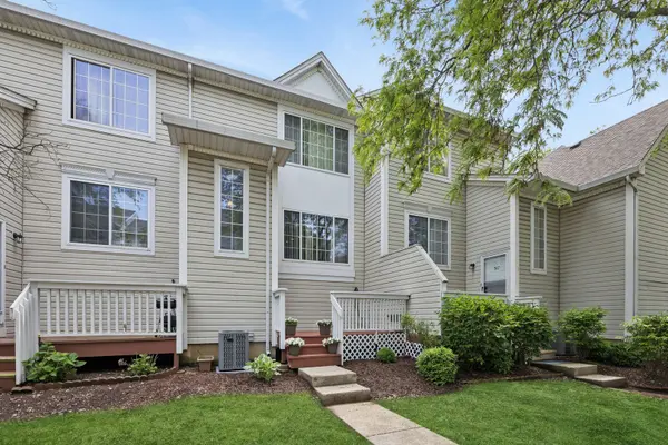 313 Candlelight CT, Bolingbrook, IL 60440