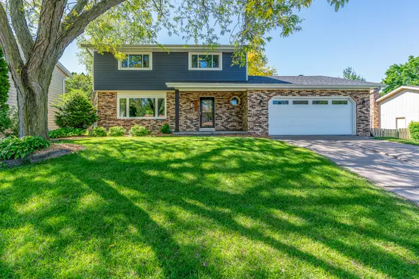 1705 Prairie Vista CIR, Bettendorf, IA 52722