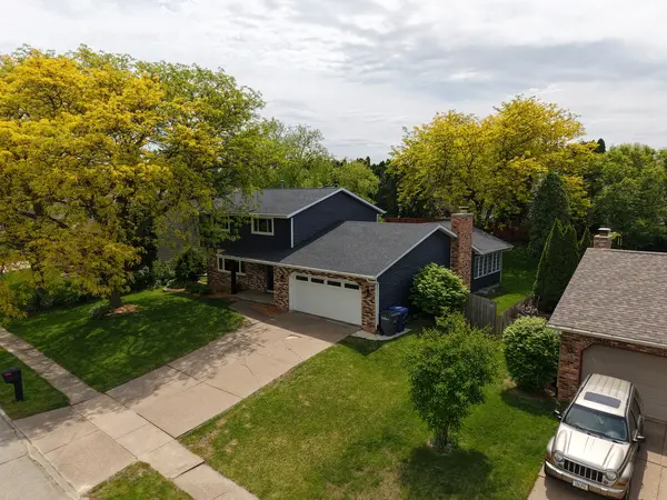 1705 Prairie Vista CIR, Bettendorf, IA 52722