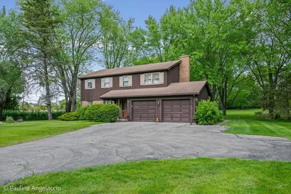 21 N Old Barrington RD, Lake Barrington, IL 60010