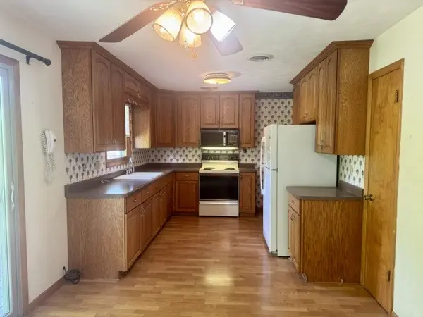 2613 N 11th ST, Clinton, IA 52732
