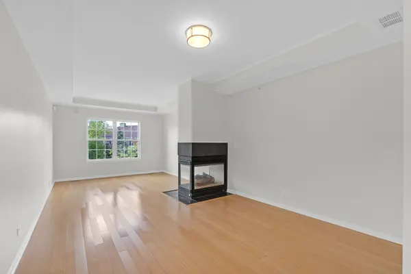 947 Kensington DR #7-E3, Northbrook, IL 60062