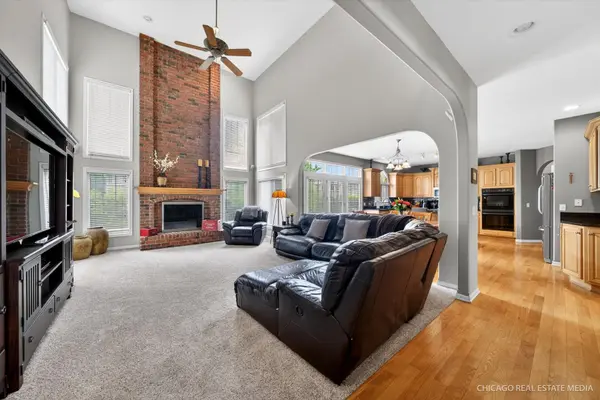 2236 Glouceston LN, Naperville, IL 60564