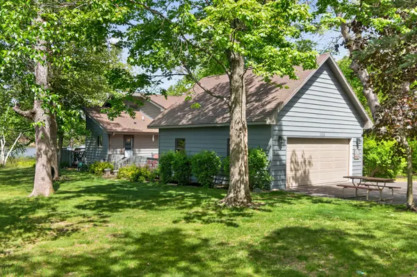 1110 White Pine DR, Dixon, IL 61021