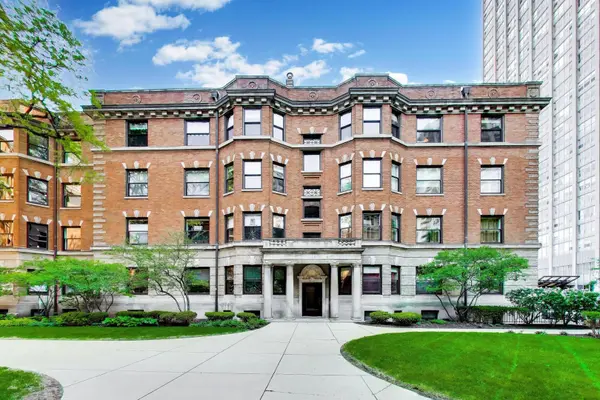 674 W IRVING PARK RD #F6, Chicago, IL 60613