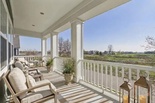 884 Blazing Star RD, Grayslake, IL 60030
