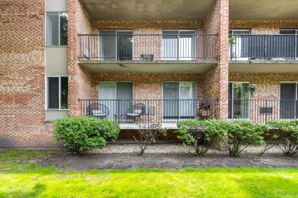 1001 N Mill ST #103, Naperville, IL 60563
