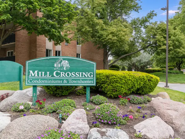 1001 N Mill ST #103, Naperville, IL 60563