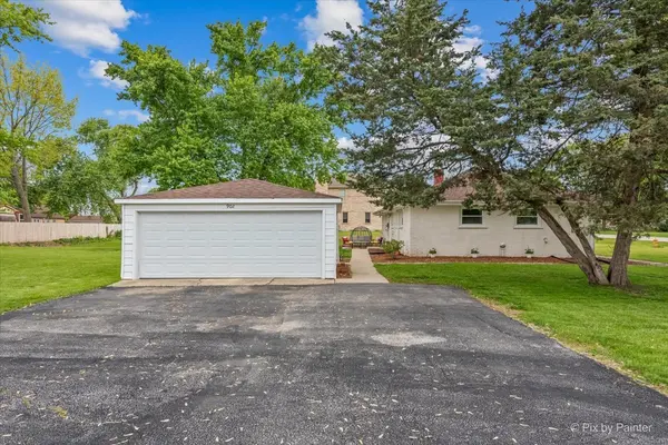 902 W Stonemill AVE, Addison, IL 60101