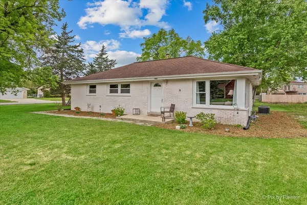 902 W Stonemill AVE, Addison, IL 60101