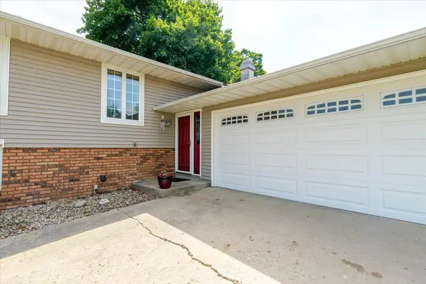 907 S Quincy ST, Clinton, IL 61727