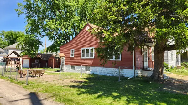 562 7 AVE S, Clinton, IA 52732