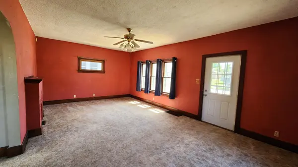 562 7 AVE S, Clinton, IA 52732