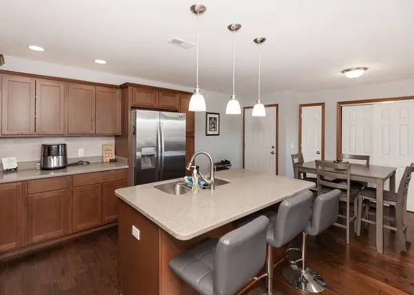 240 E Franklin ST #204, Eldridge, IA 52748