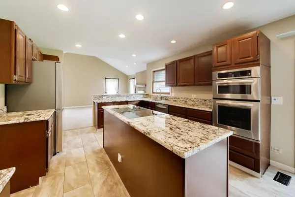 825 W Dorset AVE, Palatine, IL 60067