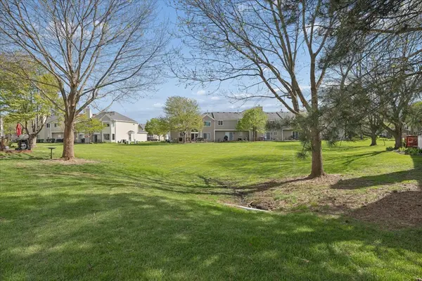 6763 Roanoake CT, Gurnee, IL 60031