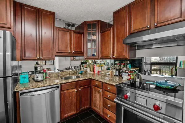33 W Delaware PL #22J, Chicago, IL 60610