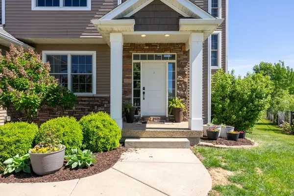 6151 Spring CIR, Davenport, IA 52807