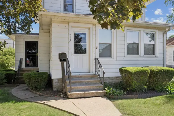 713 8th ST, De Witt, IA 52742